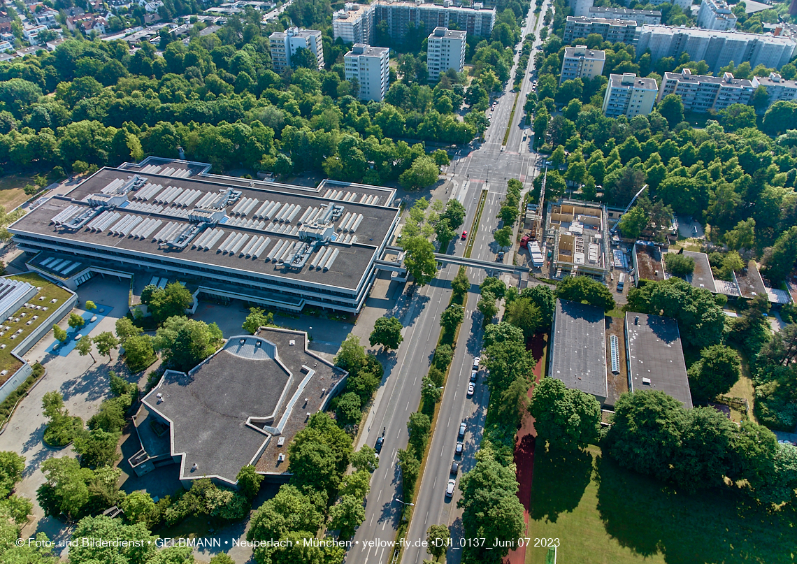07.06.2023 - aktuelle Fotos von der »<strong><i>Baustelle zum Hort für Kinder</i></strong>« in Neuperlach in München